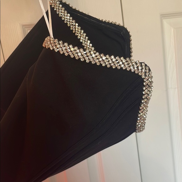 Elegant Black Strapless Corset Top with Silver Accents - Picture 5 of 5